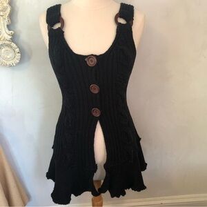 John Fashion black sleeveless sweater/dress w/wooden rings & buttons size Medium